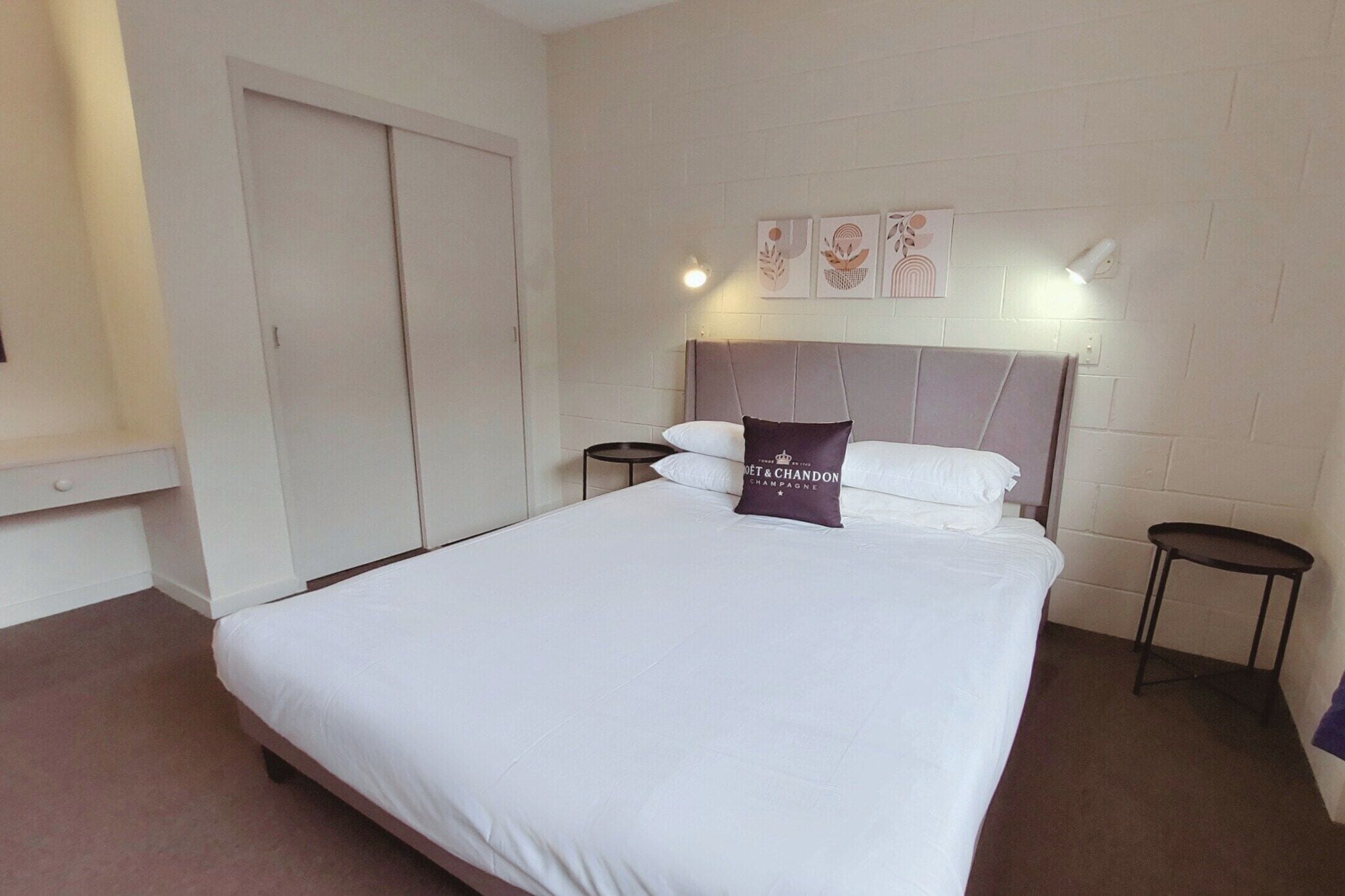 Internet, bed sheets