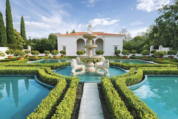 Property grounds - Ground-Floor 1-Bed with Onsite Parking (Hamilton)