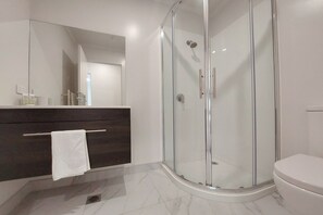 Hair dryer, towels - Comfortable 2-Bed Apartment in Frankton (Hamilton)