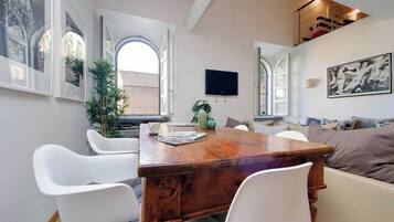 Appart'hĂŽtel, 2 chambres | Salle Ă manger