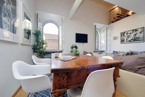 Condo, 2 quartos | Sala de jantar