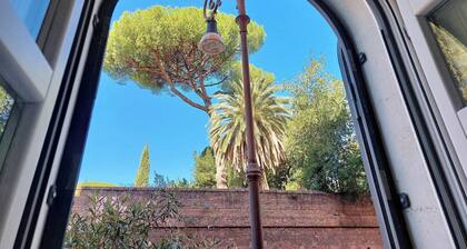 Historic Center Rome Colosseum 2BR 2BA Metro