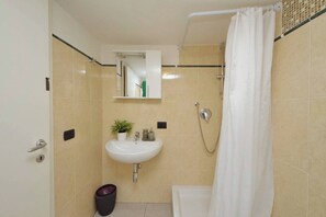 Appart'hôtel, 2 chambres | Salle de bain