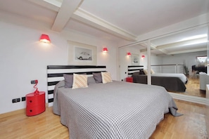 Condo, 2 Bedrooms - Historic Center Rome Colosseum 2BR 2BA Metro (Rome)