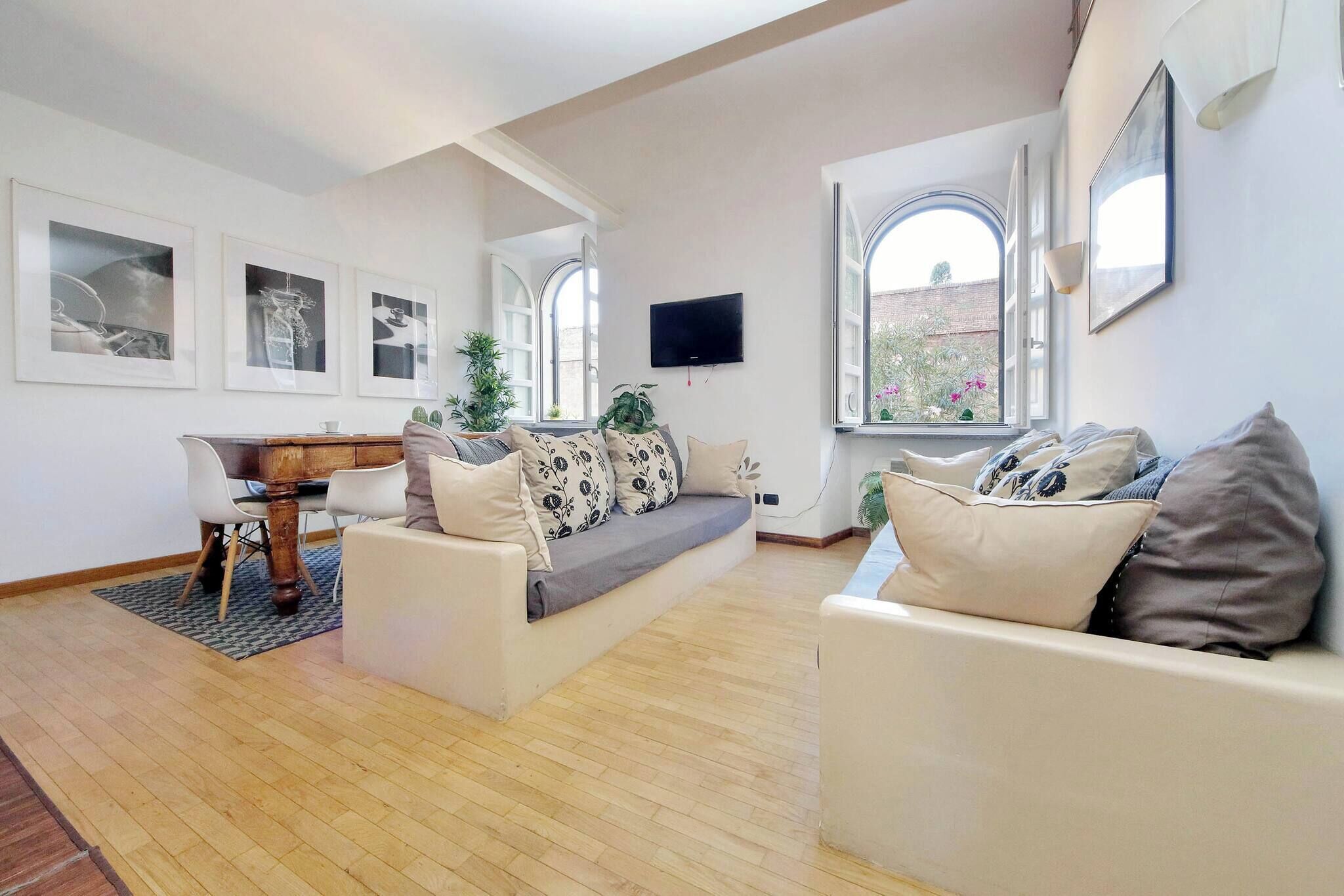 Apartment, 2 Schlafzimmer | Wohnzimmer | Bücher