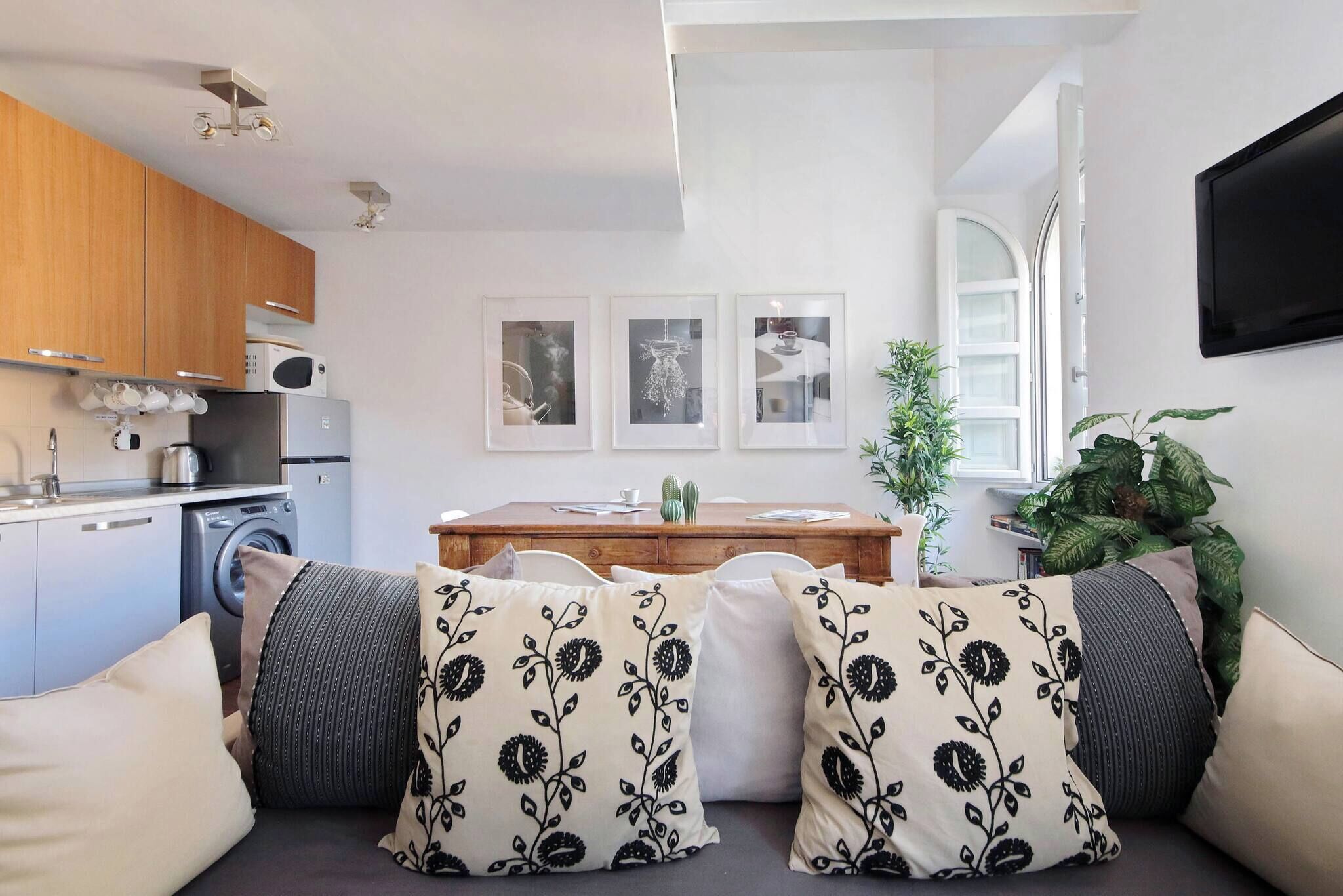 Condo, 2 phòng ngủ | Nội thất