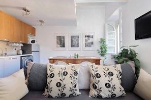 Condo, 2 phòng ngủ | Nội thất