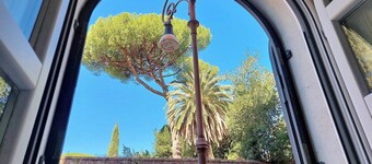 Historic Center Rome Colosseum 2BR 2BA Metro