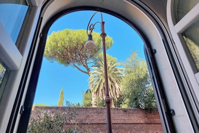 Historic Center Rome Colosseum 2BR 2BA Metro