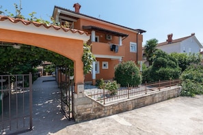Exterior - Villa Alis (74303-K1) - Novigrad (Novigrad)