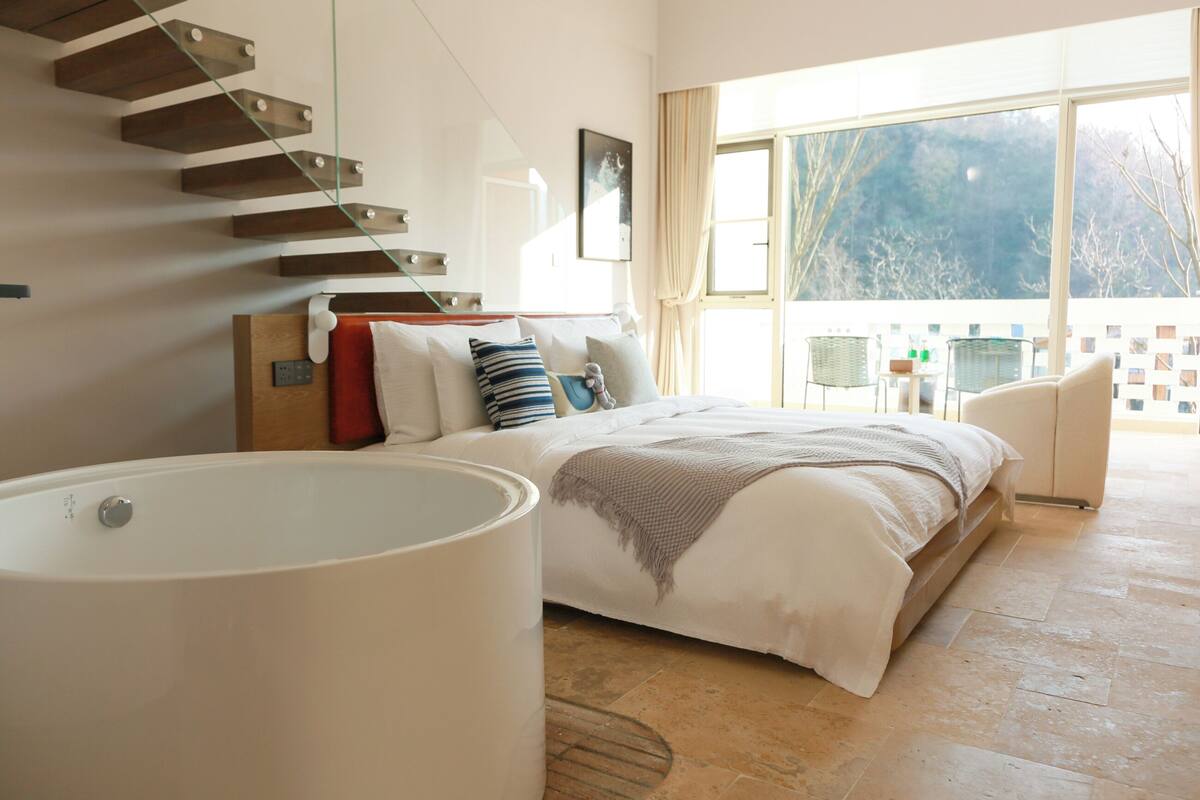 Familien-Studiosuite, Bergblick | Hochwertige Bettwaren, Daunenbettdecken, Schreibtisch