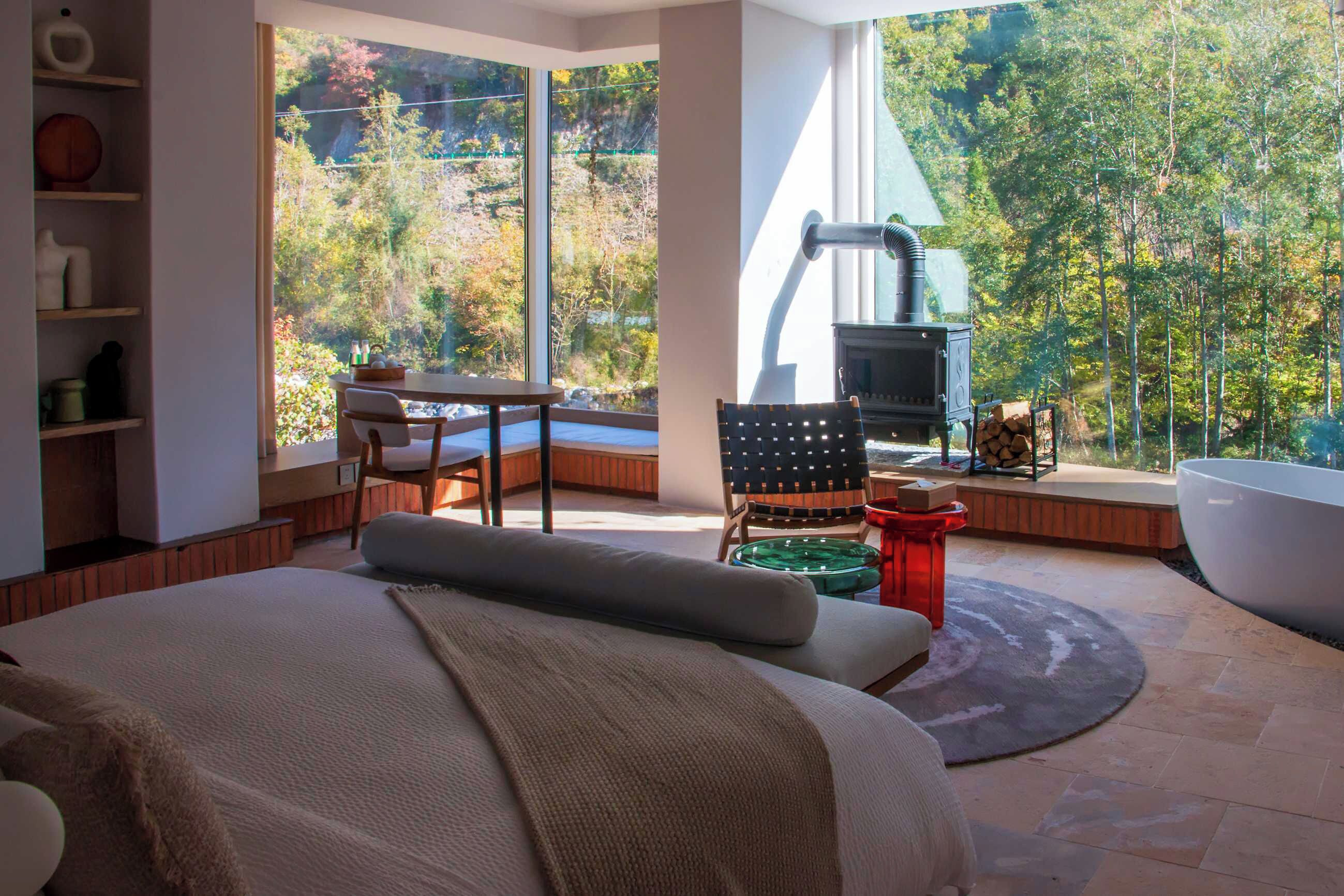 Elite-Suite, Flussblick | Hochwertige Bettwaren, Daunenbettdecken, Schreibtisch