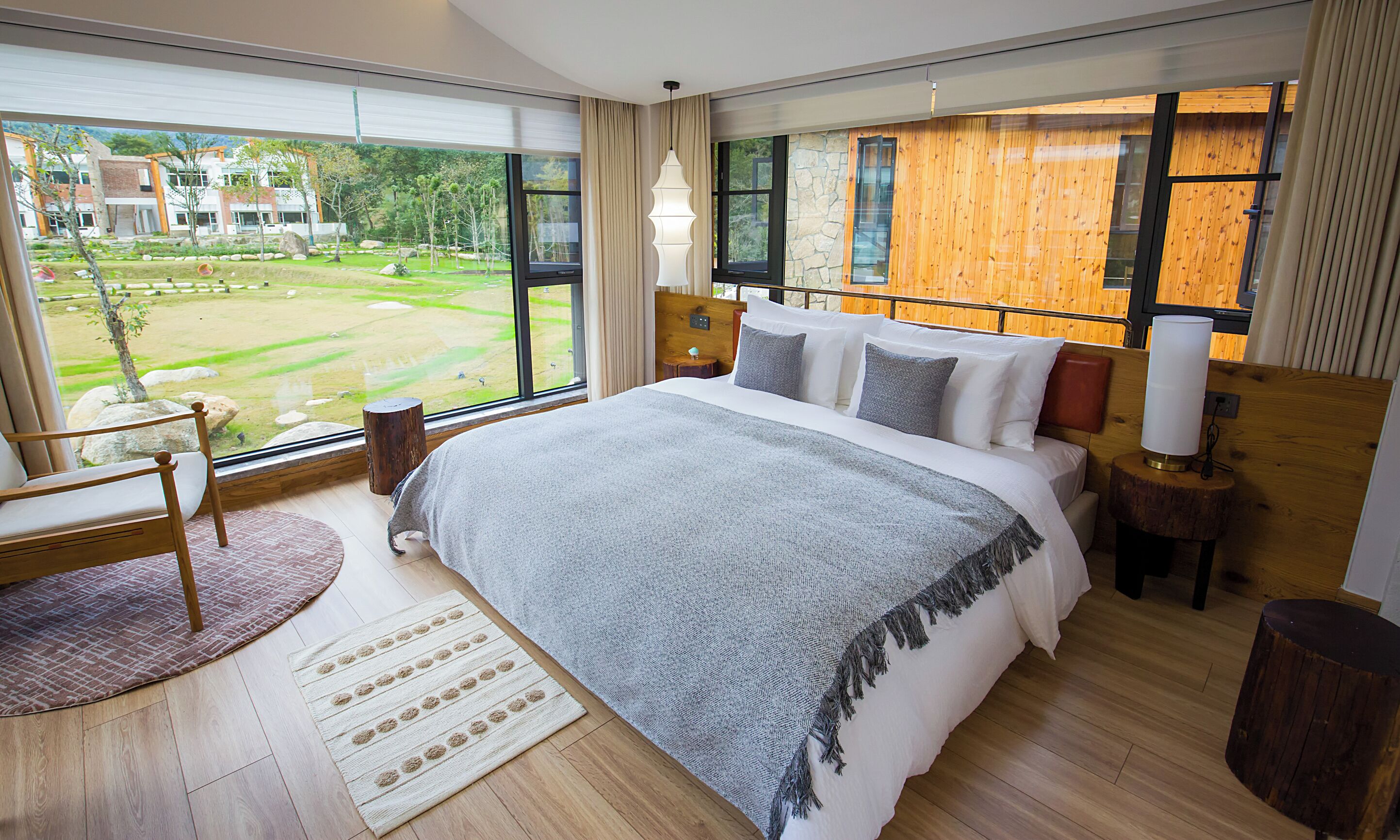 Hochwertige Bettwaren, Daunenbettdecken, Schreibtisch