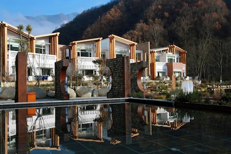 Außenbereich. Old River Story Art Mountain Retreat