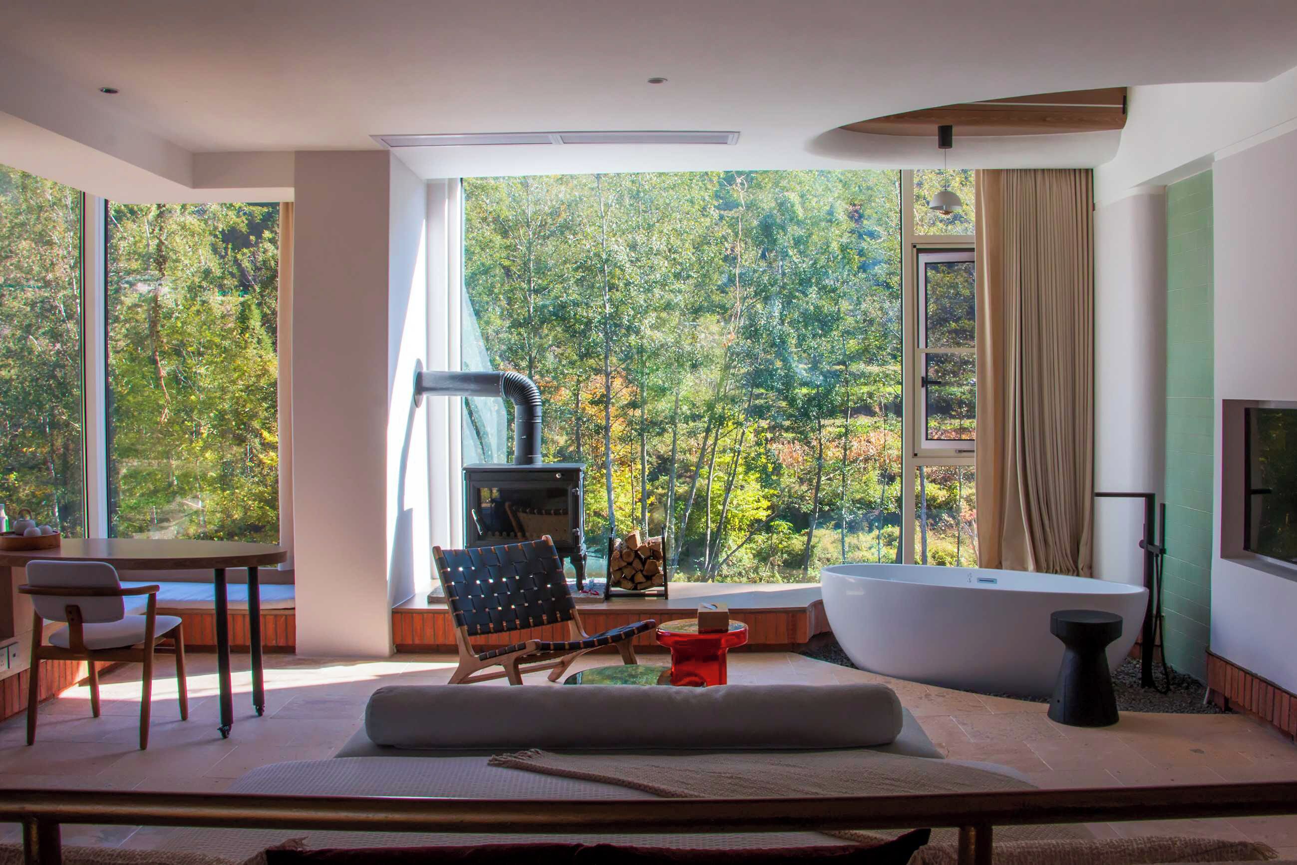 Elite Suite, River View | Premium bedding, down comforters, desk, laptop workspace