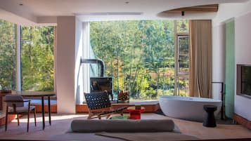 Elite Suite, River View | Premium bedding, down comforters, desk, laptop workspace