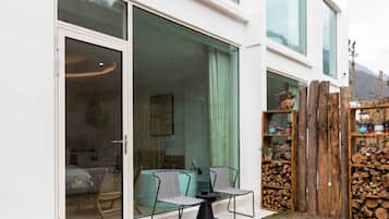 Ropa de cama de alta calidad, cubrecamas y escritorio