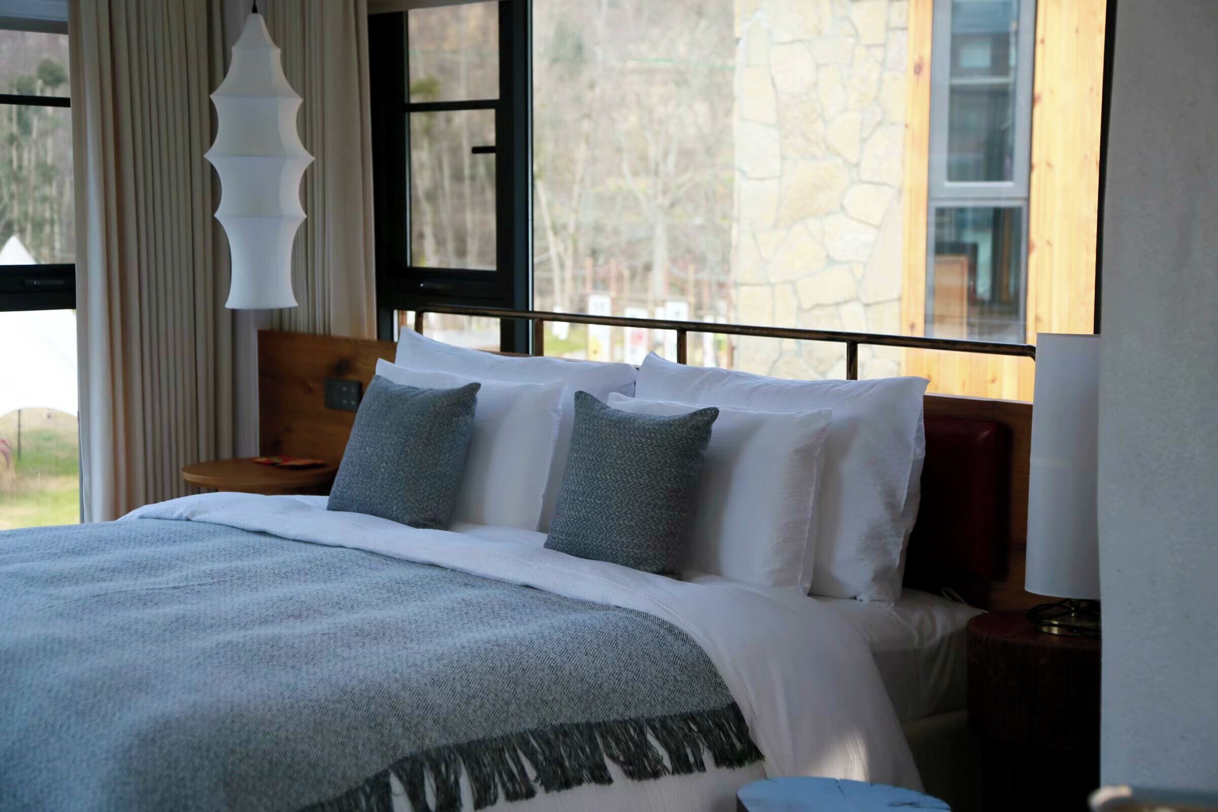 Hochwertige Bettwaren, Daunenbettdecken, Schreibtisch