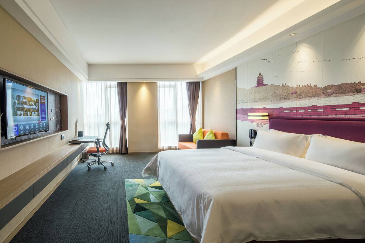 Single Room, 1 Queen Bed, City View | Blackout drapes, iron/ironing board, free WiFi