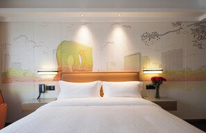Habitación individual, 1 cama de matrimonio, vistas a la ciudad | Cortinas opacas, tabla de planchar con plancha, wifi gratis