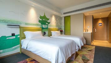 Deluxe Twin kamer, uitzicht op de stad | Verduisterende gordijnen, een strijkplank/strijkijzer, gratis wifi