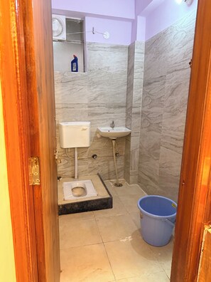 Een douche, handdoeken