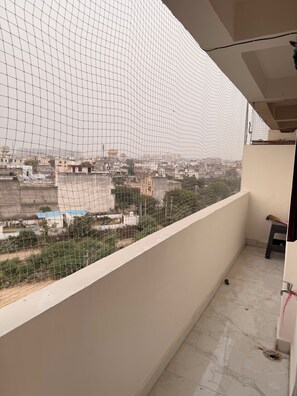 Property grounds - Beautiful 3-bedroom apartment with AC in vibrant Jaipur (Jaipur)