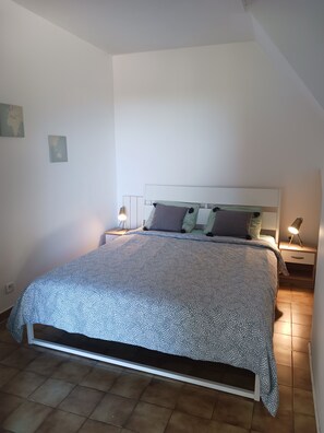 2 chambres, fer et planche à repasser, Wi-Fi gratuit, draps fournis