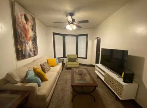 Cozy Holcomb Haven Near Downtown Detroit