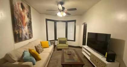 Cozy Holcomb Haven Near Downtown Detroit