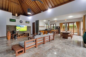 Villa, Patio, Garden View | Living area | 43-inch LED TV with digital channels, Netflix, streaming services - Villa Baulinyuan - Jimbaran (Jimbaran)