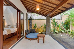 Villa, Terrasse, Gartenblick | Terrasse/Patio
