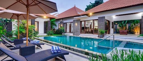 Villa, terras, uitzicht op tuin | Uitzicht vanuit de kamer