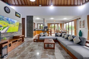 Villa, Terrasse, Gartenblick | Wohnbereich