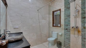 Villa, Terrasse, Gartenblick | Badezimmer