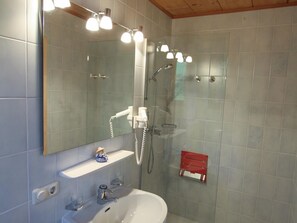 Bathroom - defaultName (Fischbach)