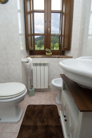 Shower, hair dryer, bidet, towels - APARTMENT OASIS THE PEARL - NATURE POOL AND GYM (Passignano sul Trasimeno)