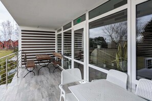 Outdoor dining - Cozy Studio in Jastrzebia Gora | Terrace and Playground (Jastrzębia Góra)