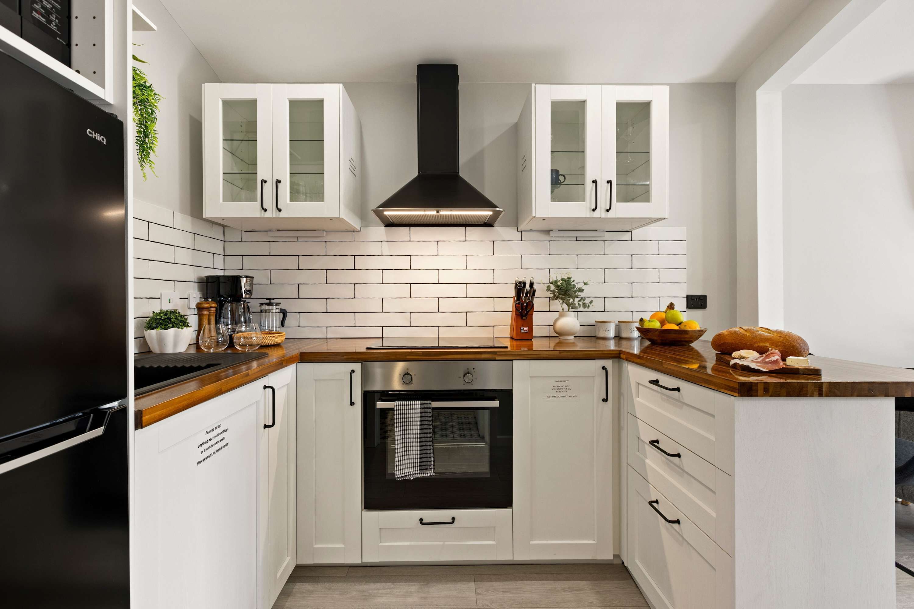 Fridge, oven, stovetop, dishwasher