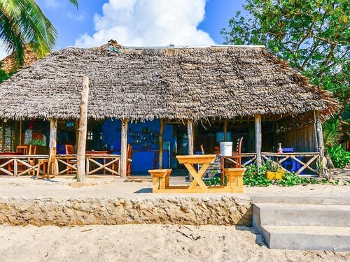 Ushongo beach bandas