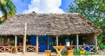 Ushongo beach bandas