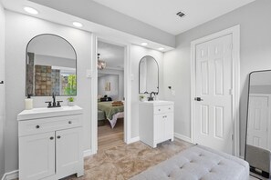 Casa (Multiple Bedrooms) | Interior