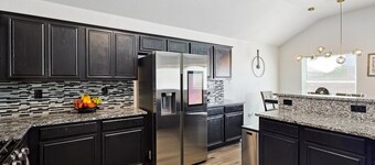 5BR Getaway in Desoto With Pool, Hot Tub & Cinema