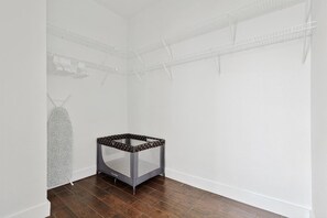 House (4 Bedrooms) | Interior - Gorgeous 4BR Home With Huge Yard, Pool (Denton)