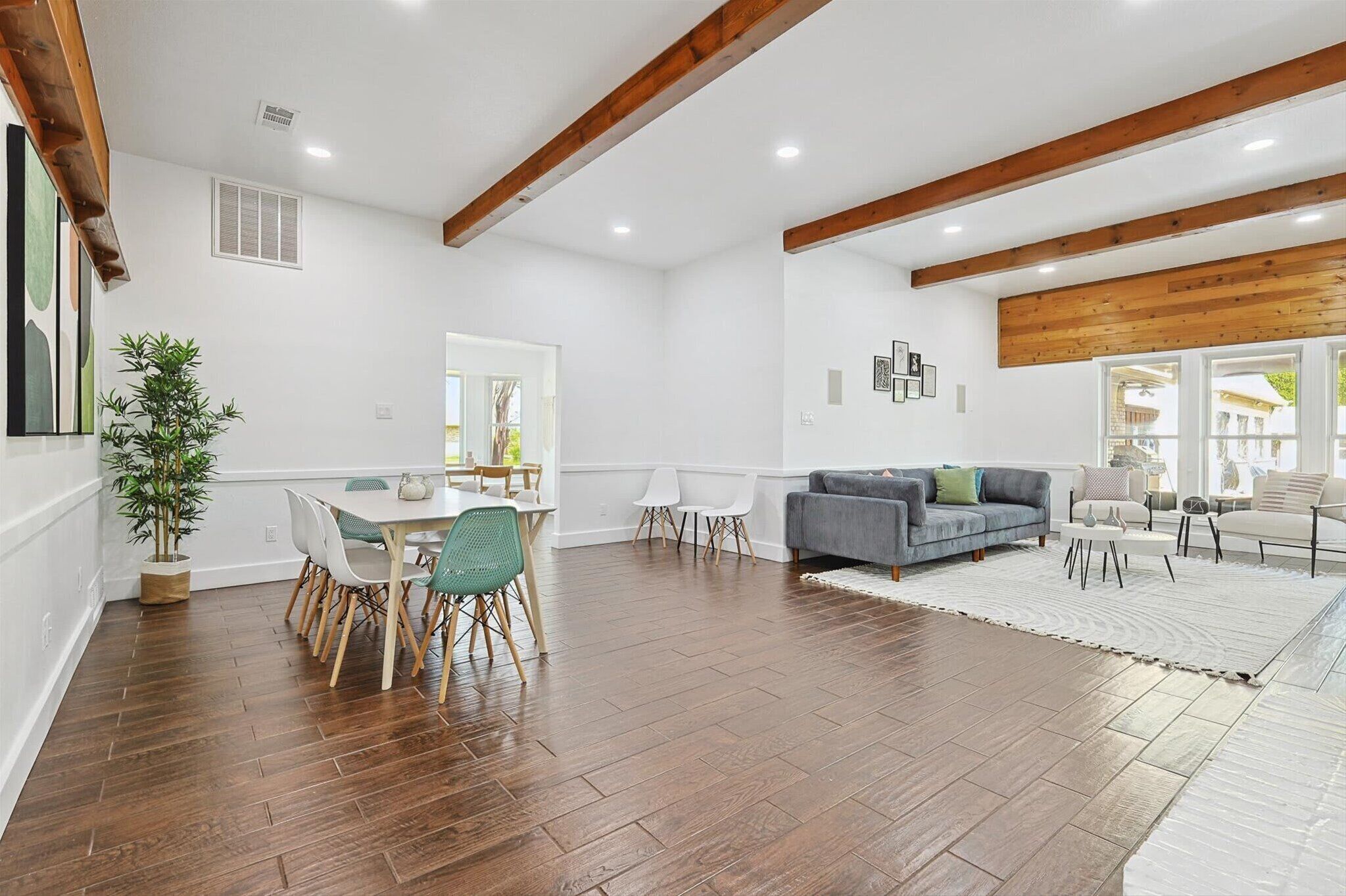 House (4 Bedrooms) | Interior