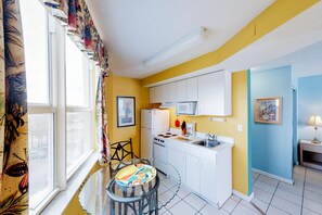 Interior - Harbour Beach Resort 401 - Daytona Beach Days (Daytona Beach)