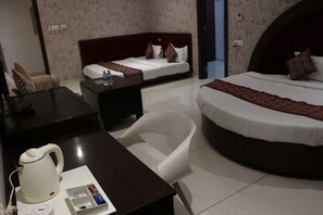 Deluxe Suite, Garden View | Desk, laptop workspace, free WiFi - Nakshatra Hotel & Resort in Khargone (Khargone)