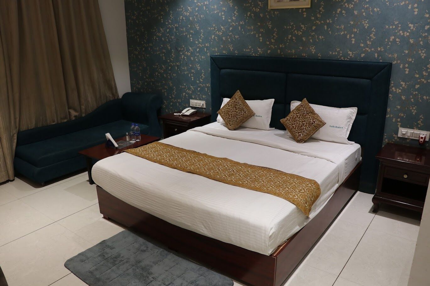 Deluxe Suite, Garden View | Desk, laptop workspace, free WiFi