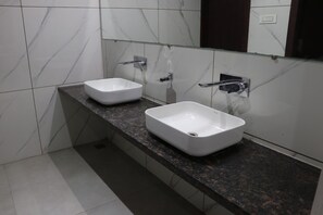 Deluxe Suite, Garden View | Bathroom | Free toiletries, towels, soap - Nakshatra Hotel & Resort in Khargone (Khargone)