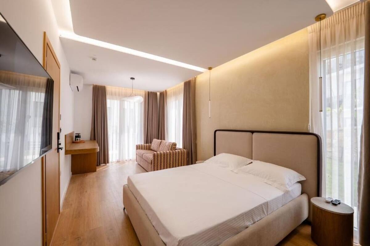 Deluxe Double Room | WiFi (free), bed sheets